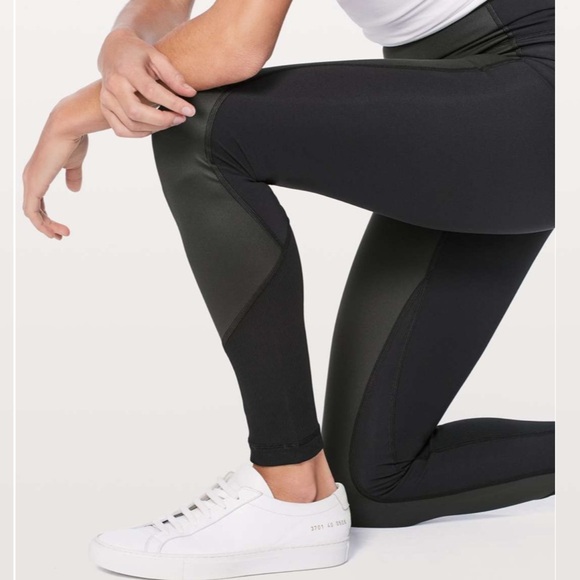 Lululemon🍋 Wunder Under High Rise 28” Black (Sheen) *FullOn Luxtreme   Size 6 - Picture 8 of 8